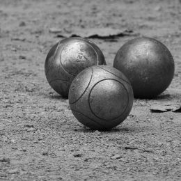 Comment choisir ses boules de pétanque ?